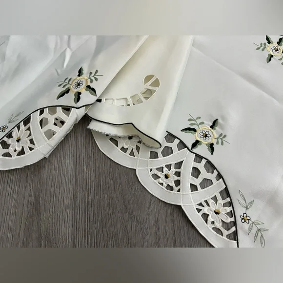 Floral Embroidered Table Runner - Picture 7 of 7